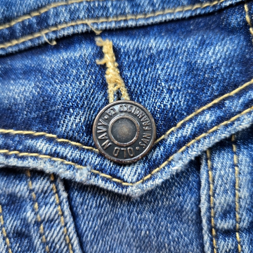 Old Navy Denim Trucker Jacket Classic Blue - 2 Side Pockets, 2 Chest Pockets EUC - Picture 4 of 9